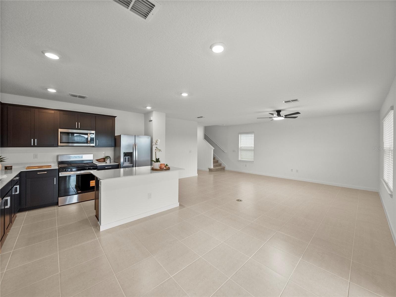 Open Main Living/Dining and Kitchen Area - 1076 KISTNA DR, ZEPHYRHILLS