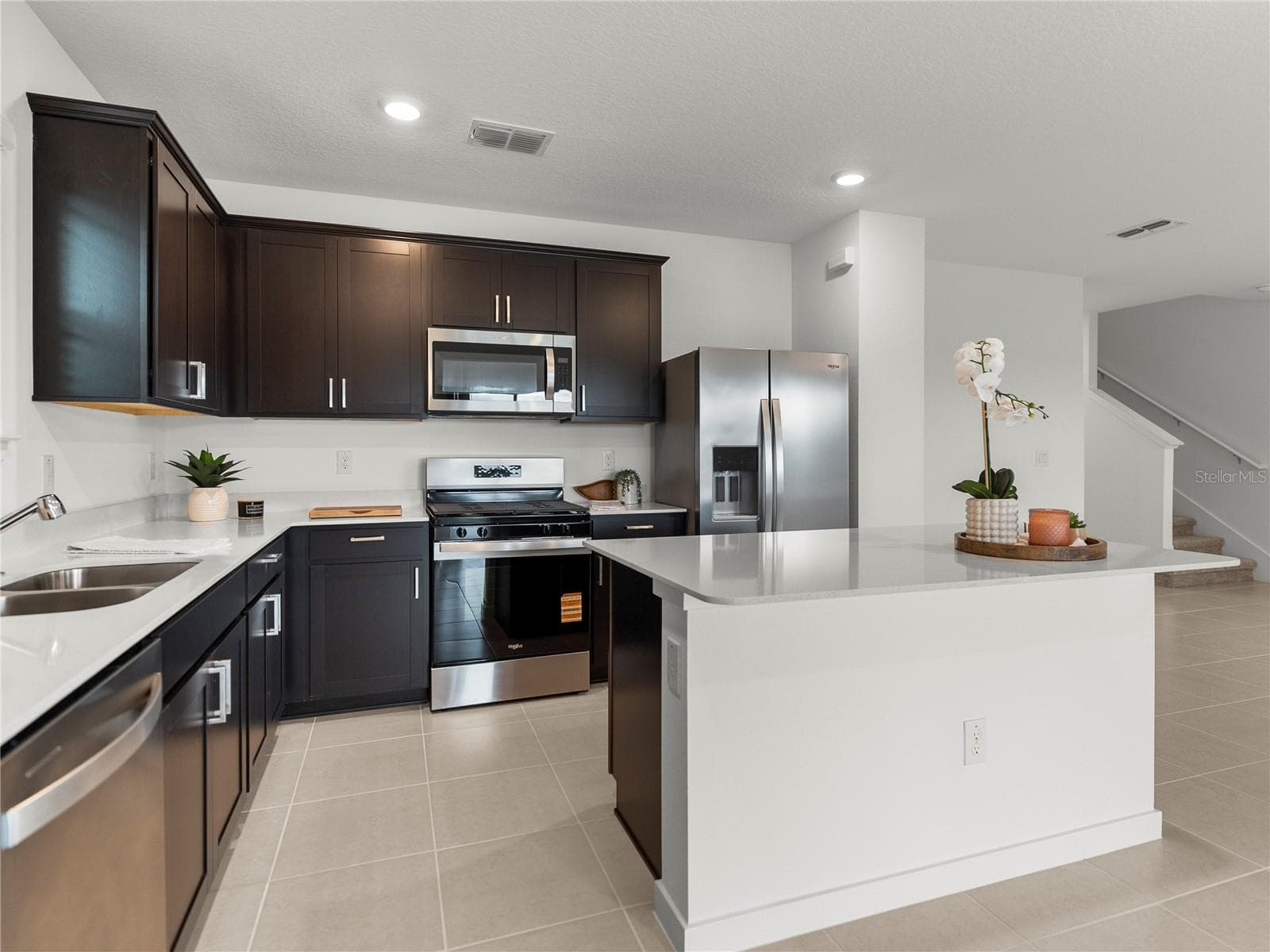 Kitchen with Vented Microwave to the outside - 1076 KISTNA DR, ZEPHYRHILLS