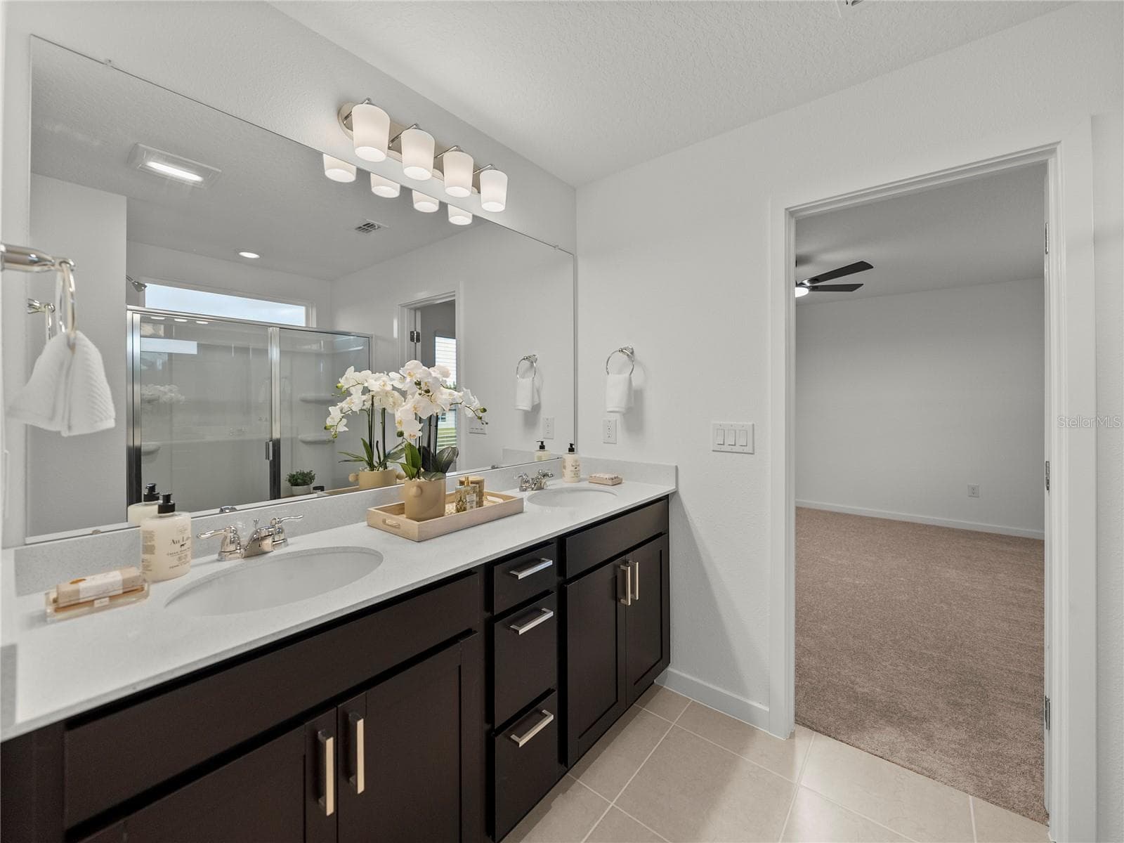 Primary Bath Alternate View - 1076 KISTNA DR, ZEPHYRHILLS