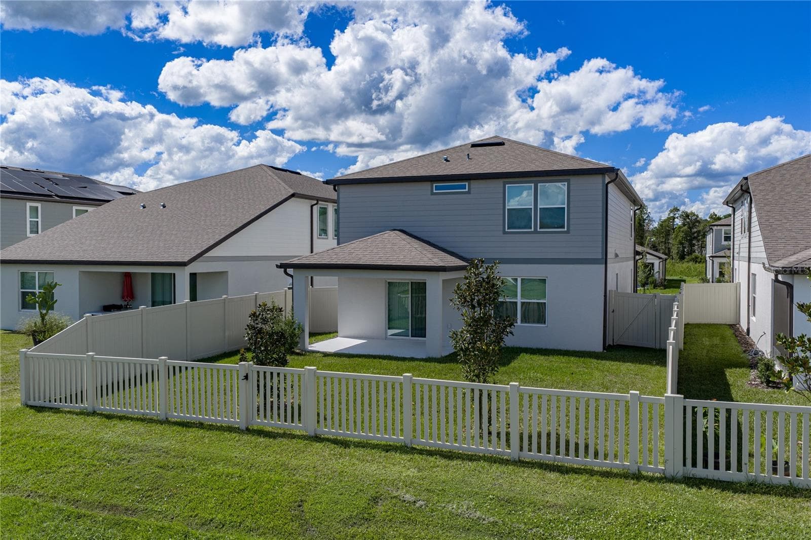 Rear View of Home - 1076 KISTNA DR, ZEPHYRHILLS