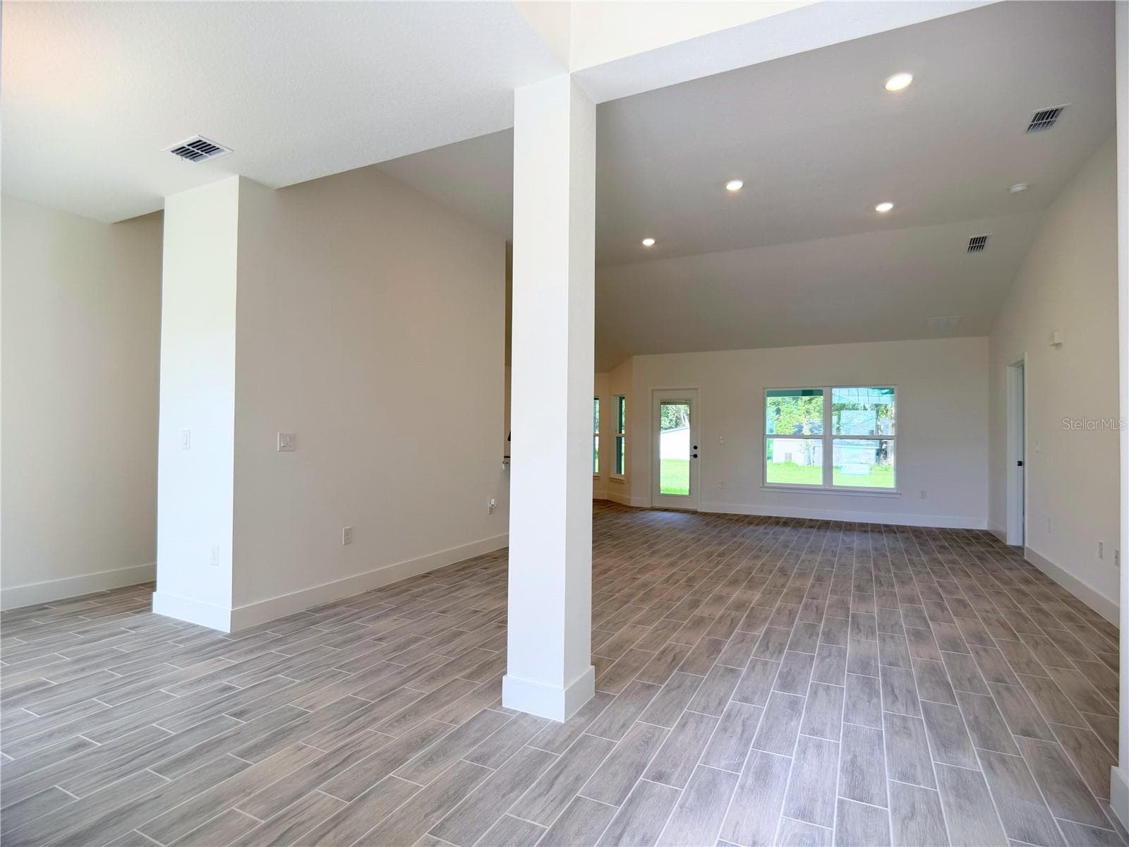 Single Family Residence at 36861 HIDDEN VIEW CIR, DADE CITY, photo 7 of 77