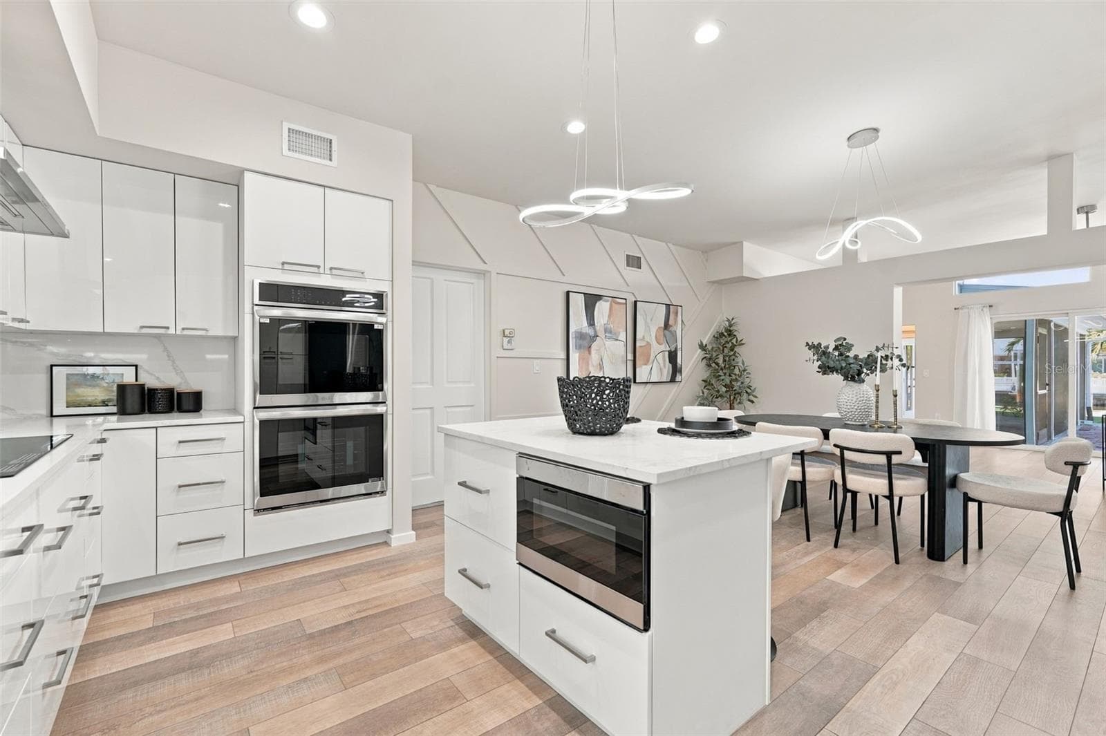Single Family Residence at 528 KEY ROYALE DR, HOLMES BEACH, photo 16 of 76