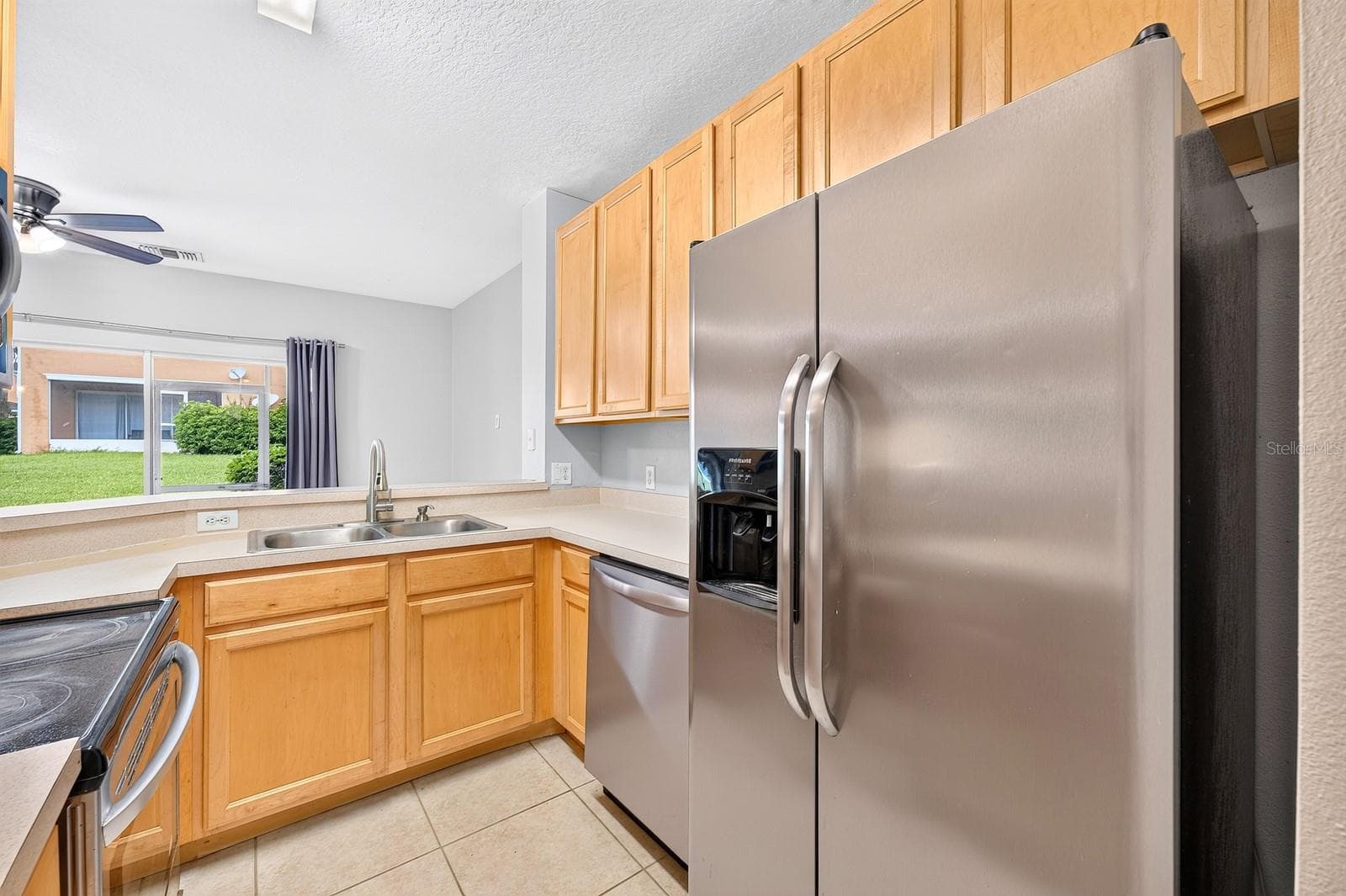 Kitchen. - 244 CHELSEA DR, DAVENPORT