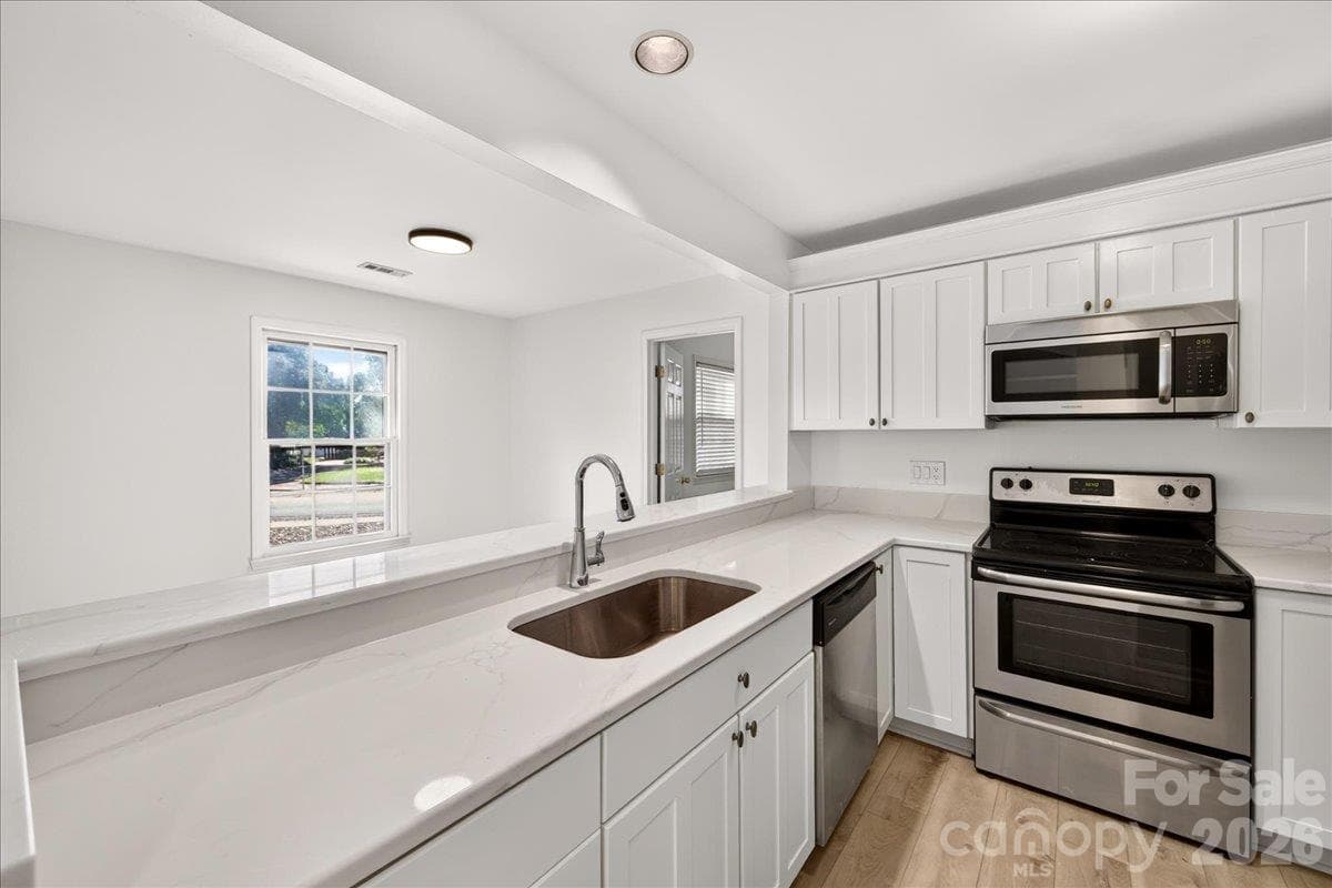 Condominium at 3200 Selwyn Farms Lane, Charlotte, photo 20 of 35