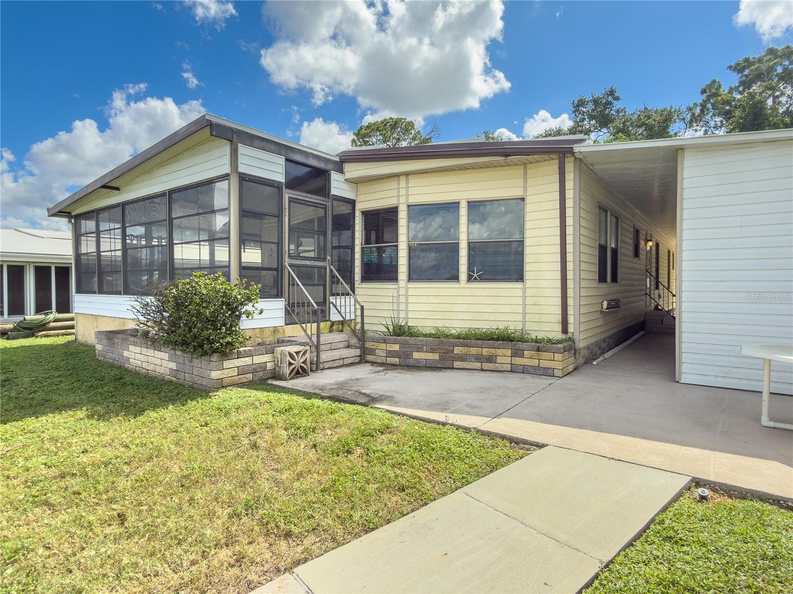View of Back Yard - 808 53RD AVE E #301, BRADENTON
