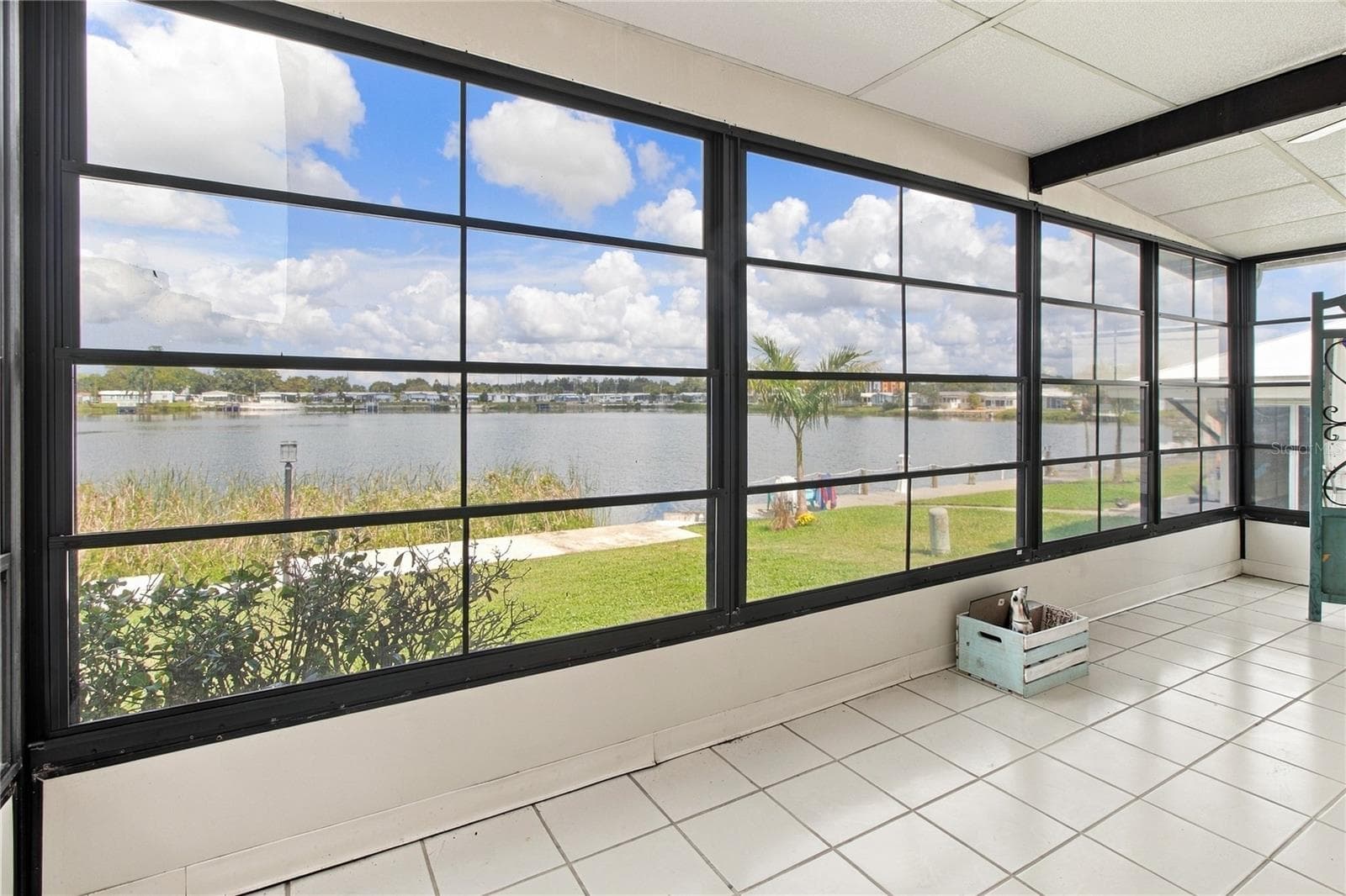 Florida Room beautiful view of lake. - 808 53RD AVE E #301, BRADENTON