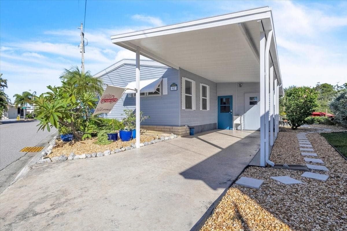 Manufactured Home at 47 N STARBOARD DR, VENICE, photo 2 of 57
