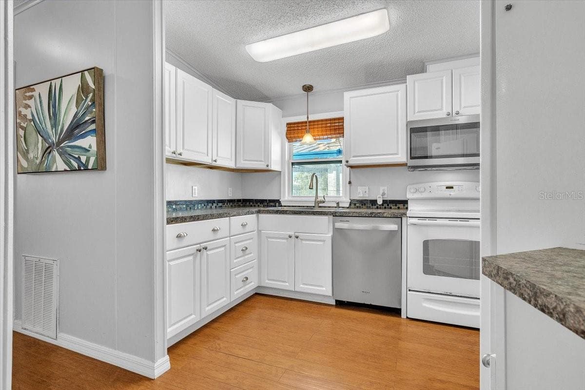 Manufactured Home at 47 N STARBOARD DR, VENICE, photo 15 of 57
