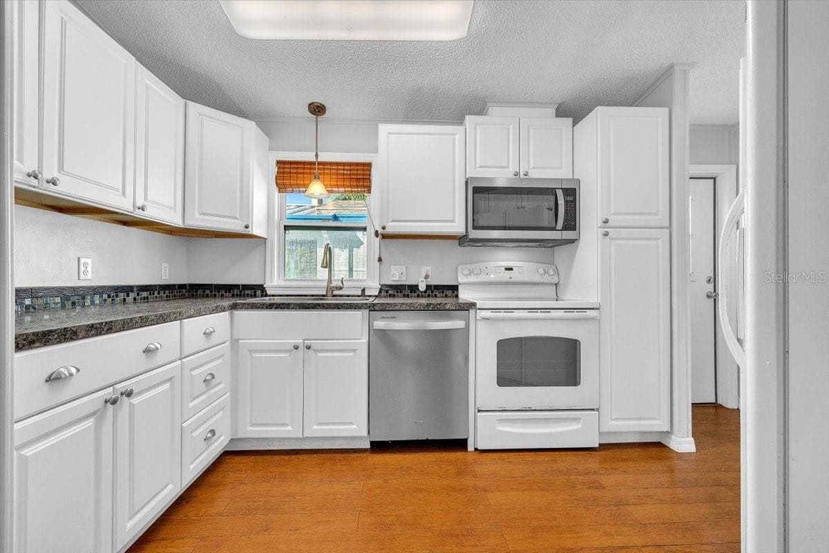 Manufactured Home at 47 N STARBOARD DR, VENICE, photo 16 of 57