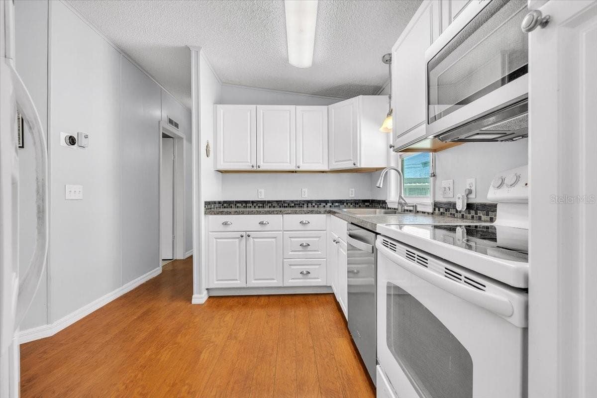Manufactured Home at 47 N STARBOARD DR, VENICE, photo 18 of 57