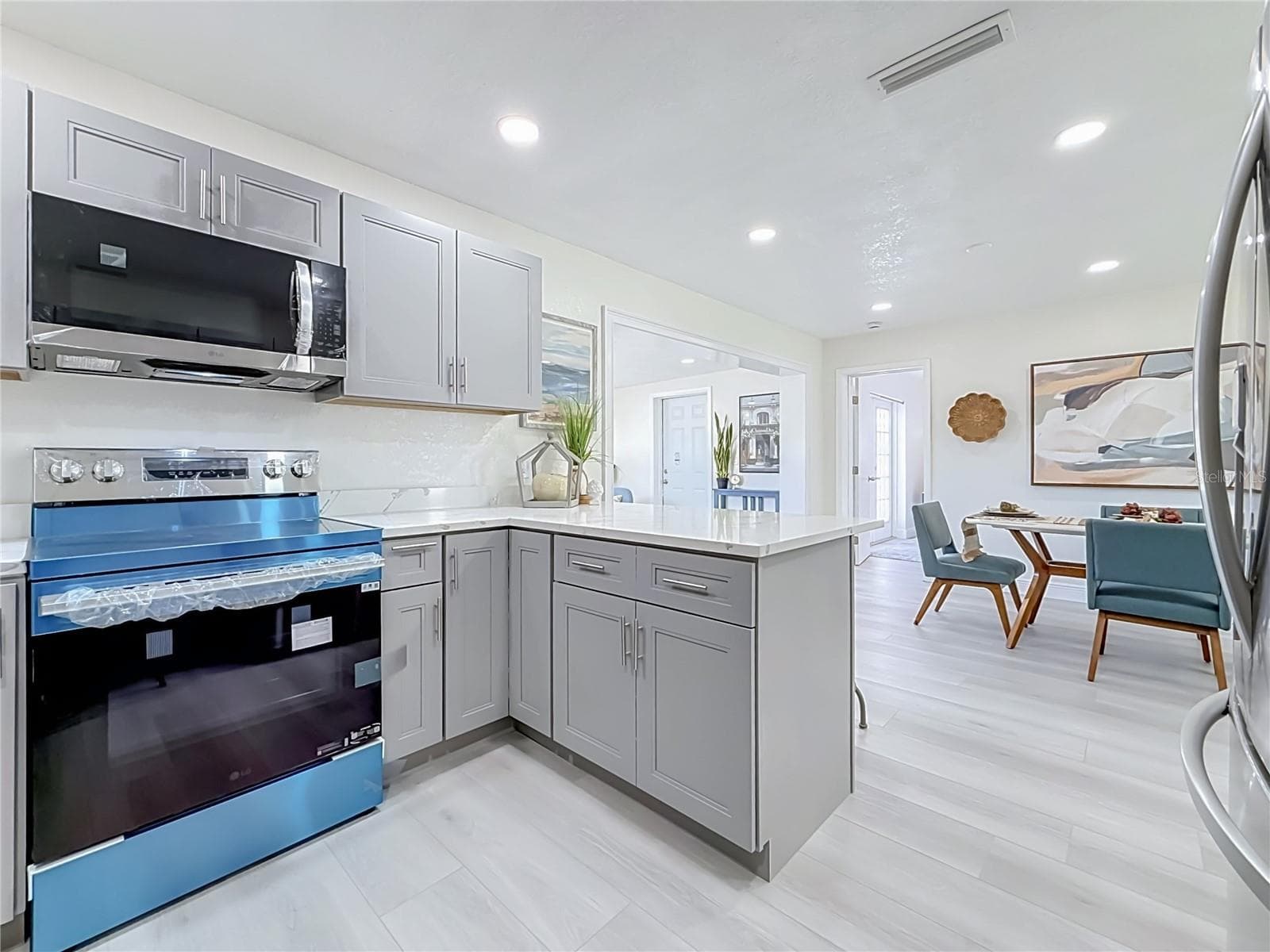 Single Family Residence at 5164 JASMINE CIR, ST PETERSBURG, photo 9 of 29