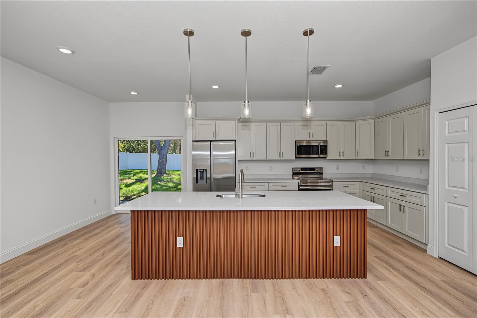 Single Family Residence at 9714 N CALLA LILY DR, CITRUS SPRINGS, photo 2 of 33
