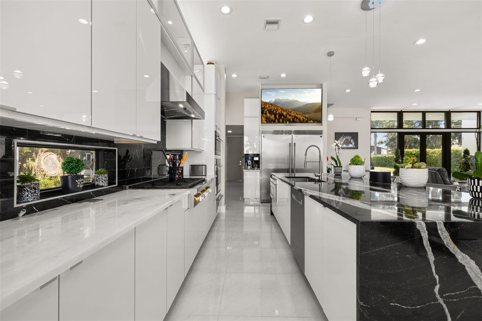 Gas range - 12620 S LAKE SAWYER LN, WINDERMERE