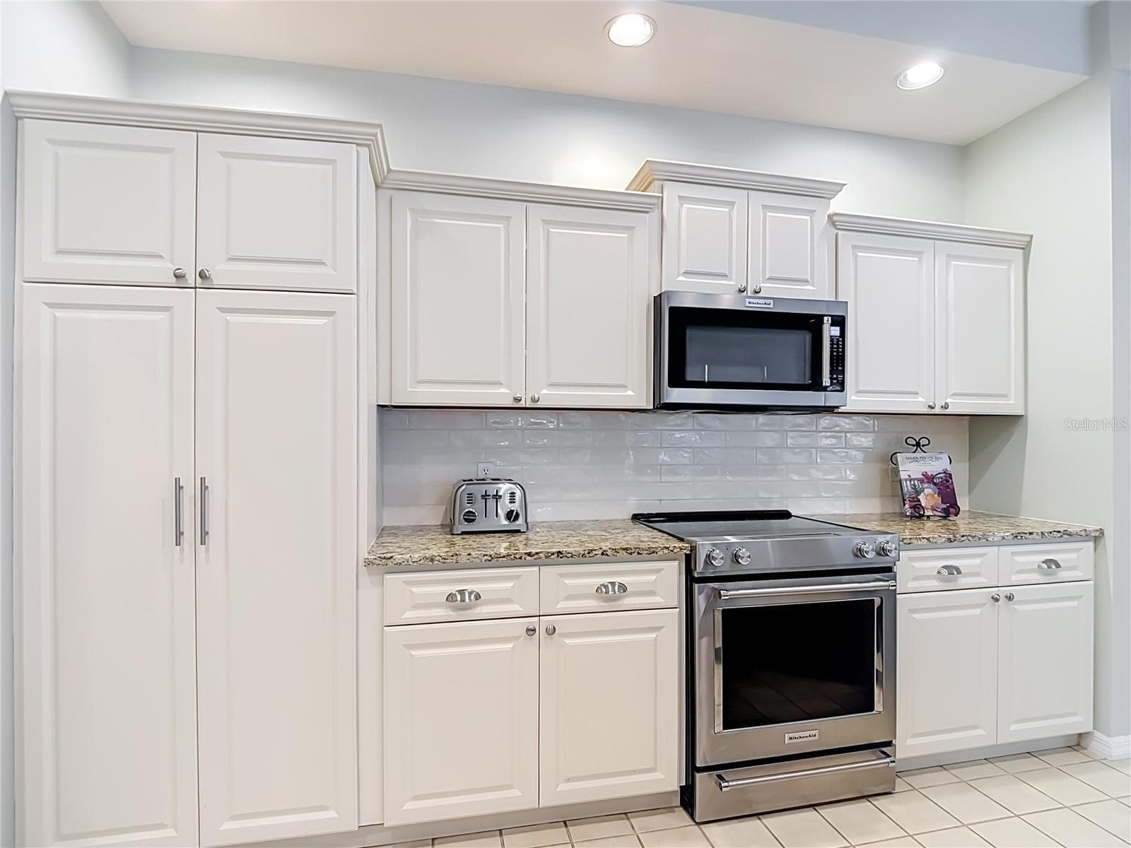 Single Family Residence at 8704 BROADGREEN CT, TAMPA, photo 14 of 91