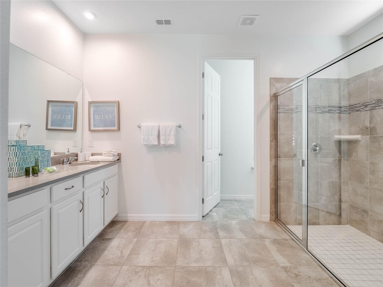 Master bathroom first floor - 8951 HILTON RIDGE AVE, KISSIMMEE