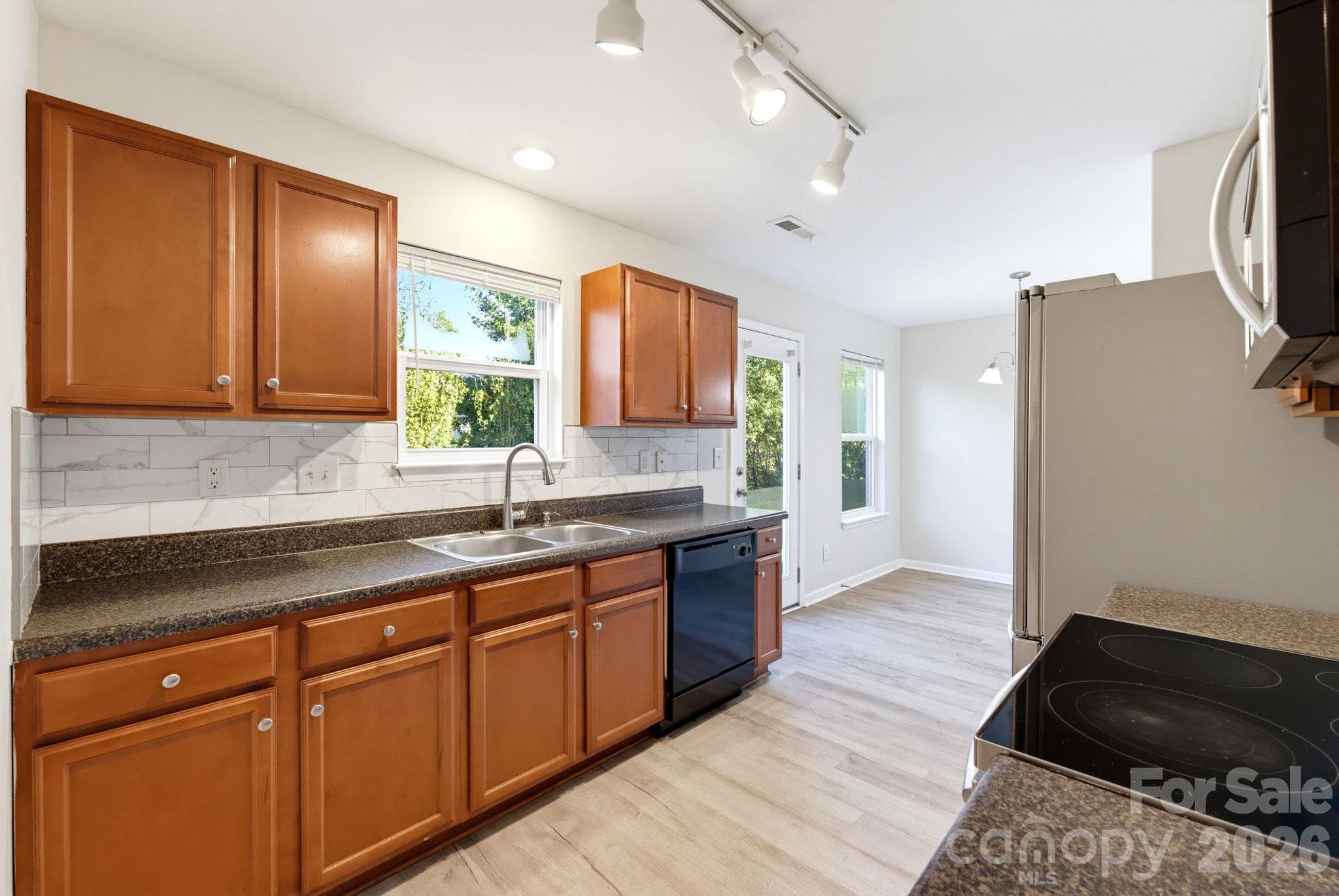 Single Family Residence at 5718 Natick Drive, Charlotte, photo 11 of 27