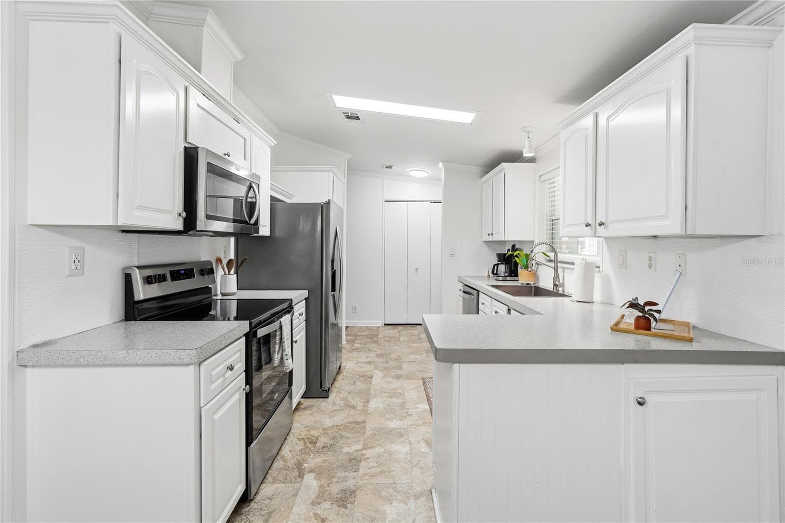Kitchen - 6331 THEODAN ST, WEEKI WACHEE