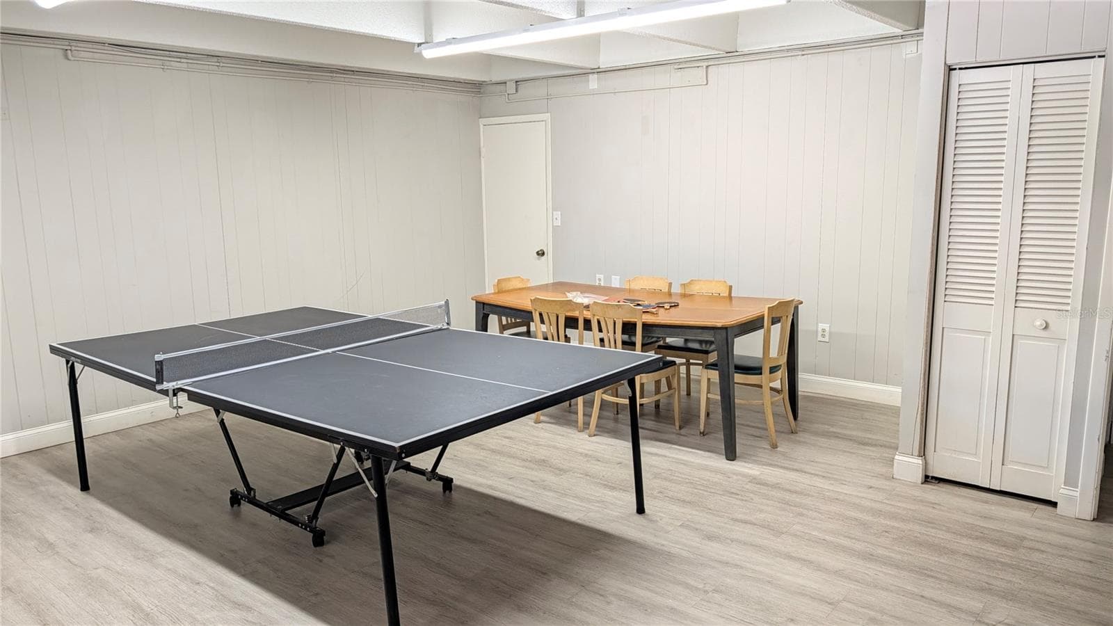 Ping pong table - 9940 47TH AVE N #206, ST PETERSBURG