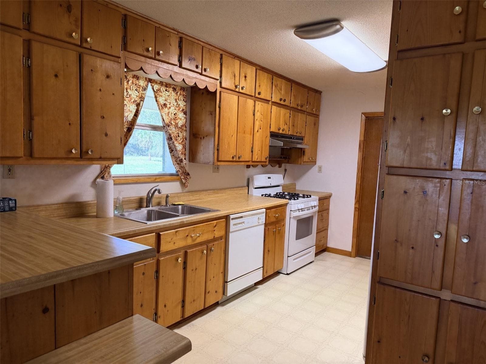 Single Family Residence at 4251 NW 100TH AVE, CHIEFLAND, photo 7 of 24