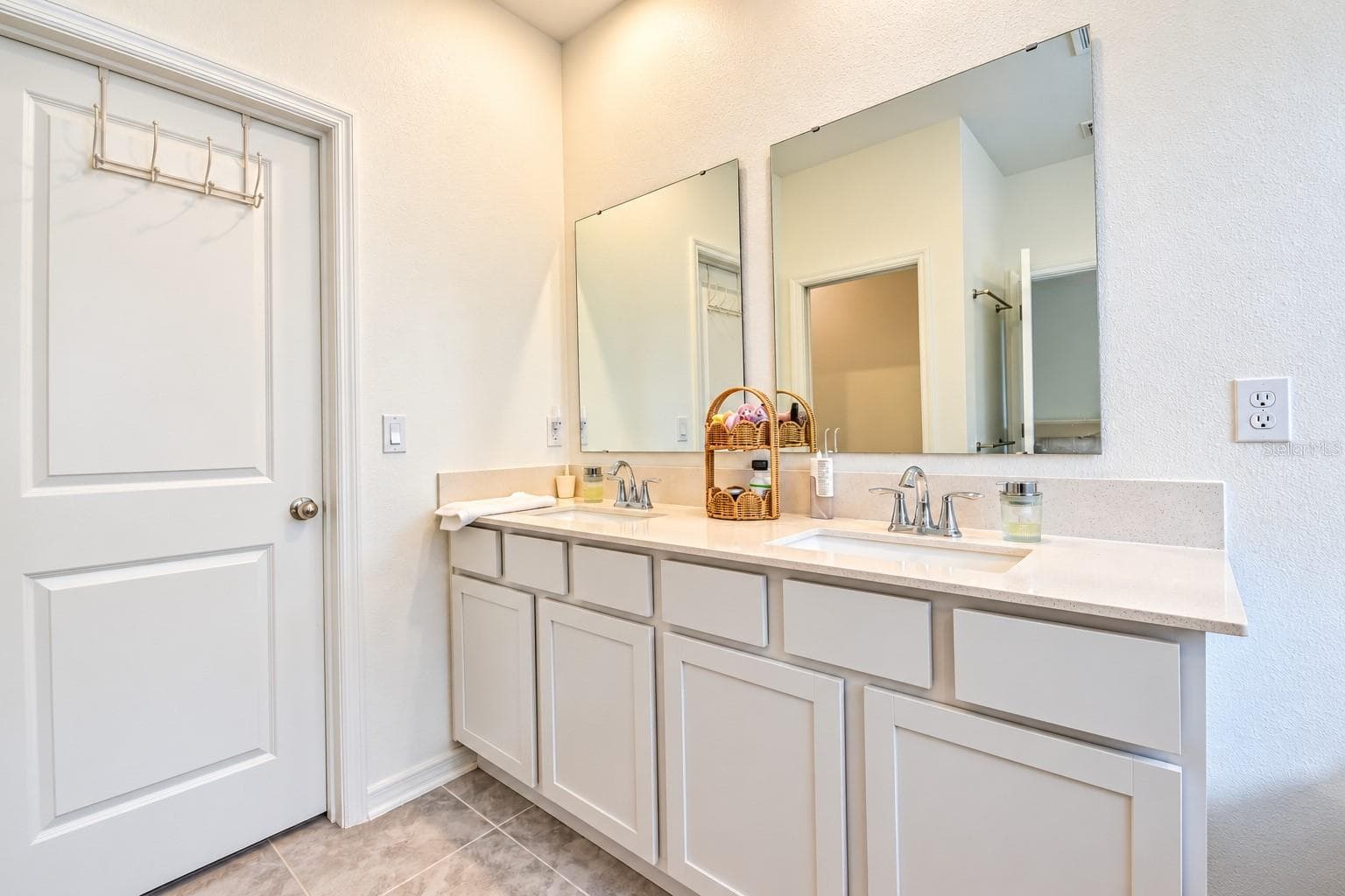 Single Family Residence at 3975 WILLOWBROOK DR, EDGEWATER, photo 20 of 46