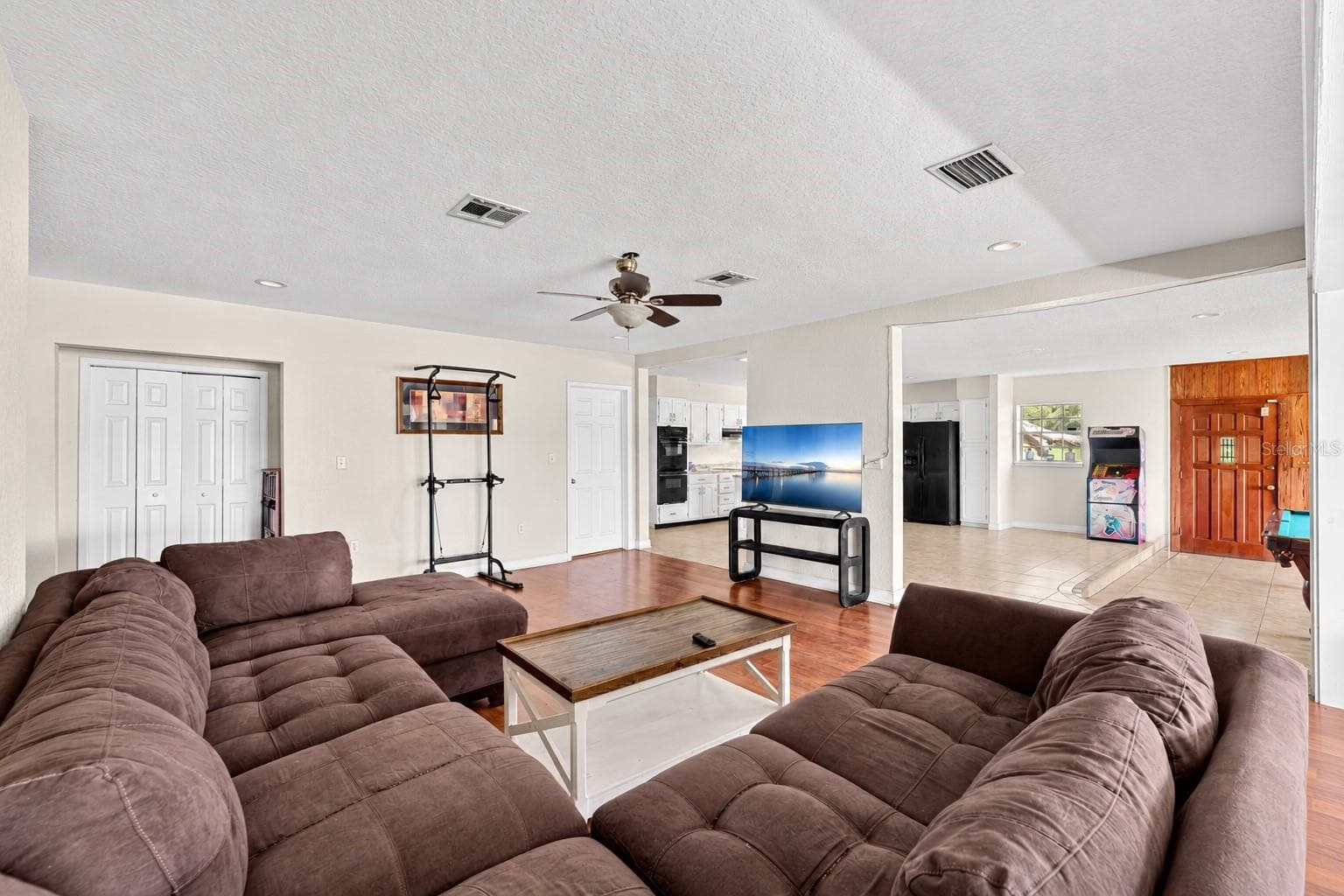 Single Family Residence at 19854 WIYGUL RD, UMATILLA, photo 6 of 20
