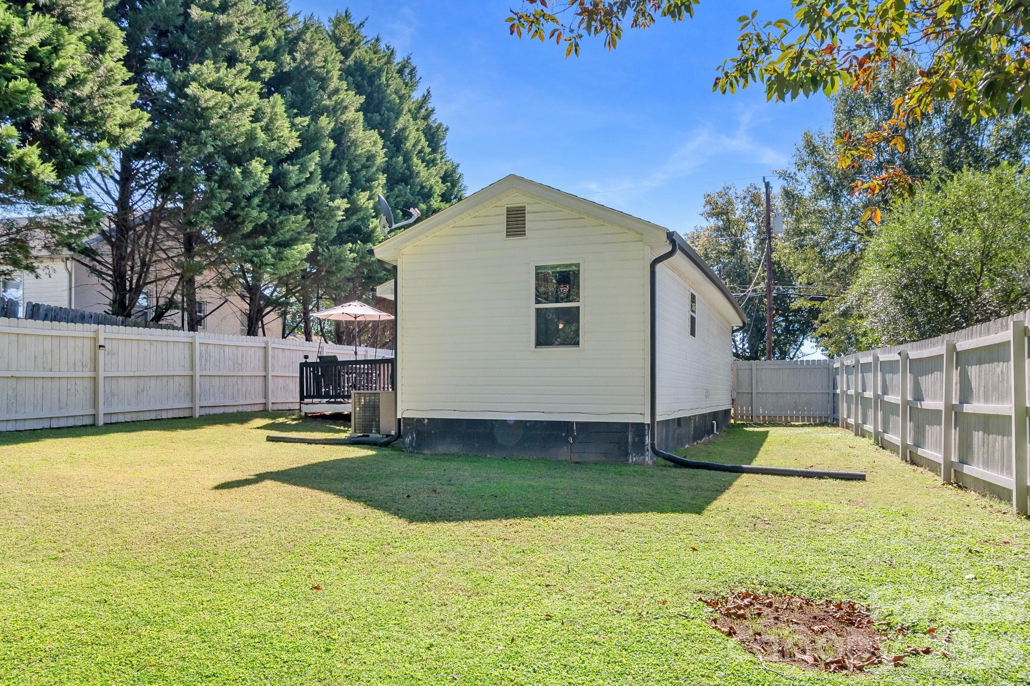 Large Side yard - 112 W Poplar Street, Stanley