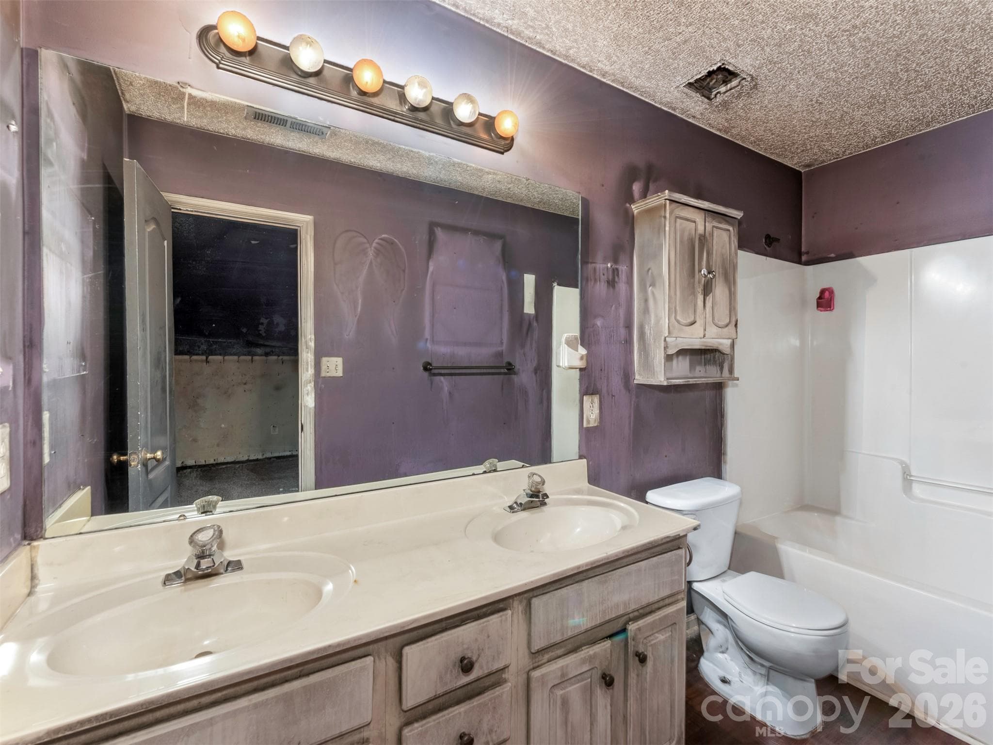 Single Family Residence at 343 Amir Circle, Matthews, photo 17 of 44