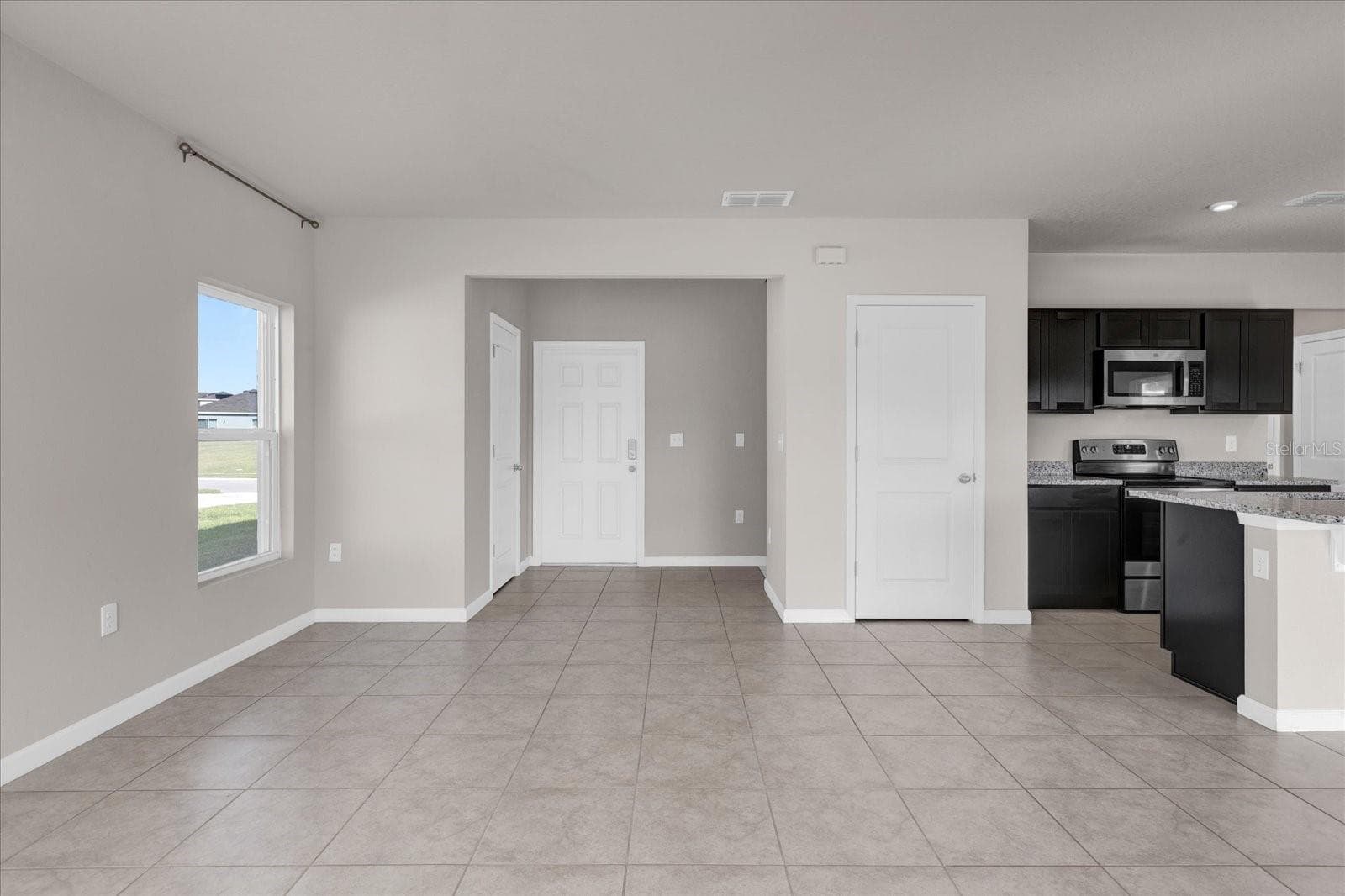 Single Family Residence at 718 EAGLE LANDING BLVD, WINTER HAVEN, photo 4 of 33