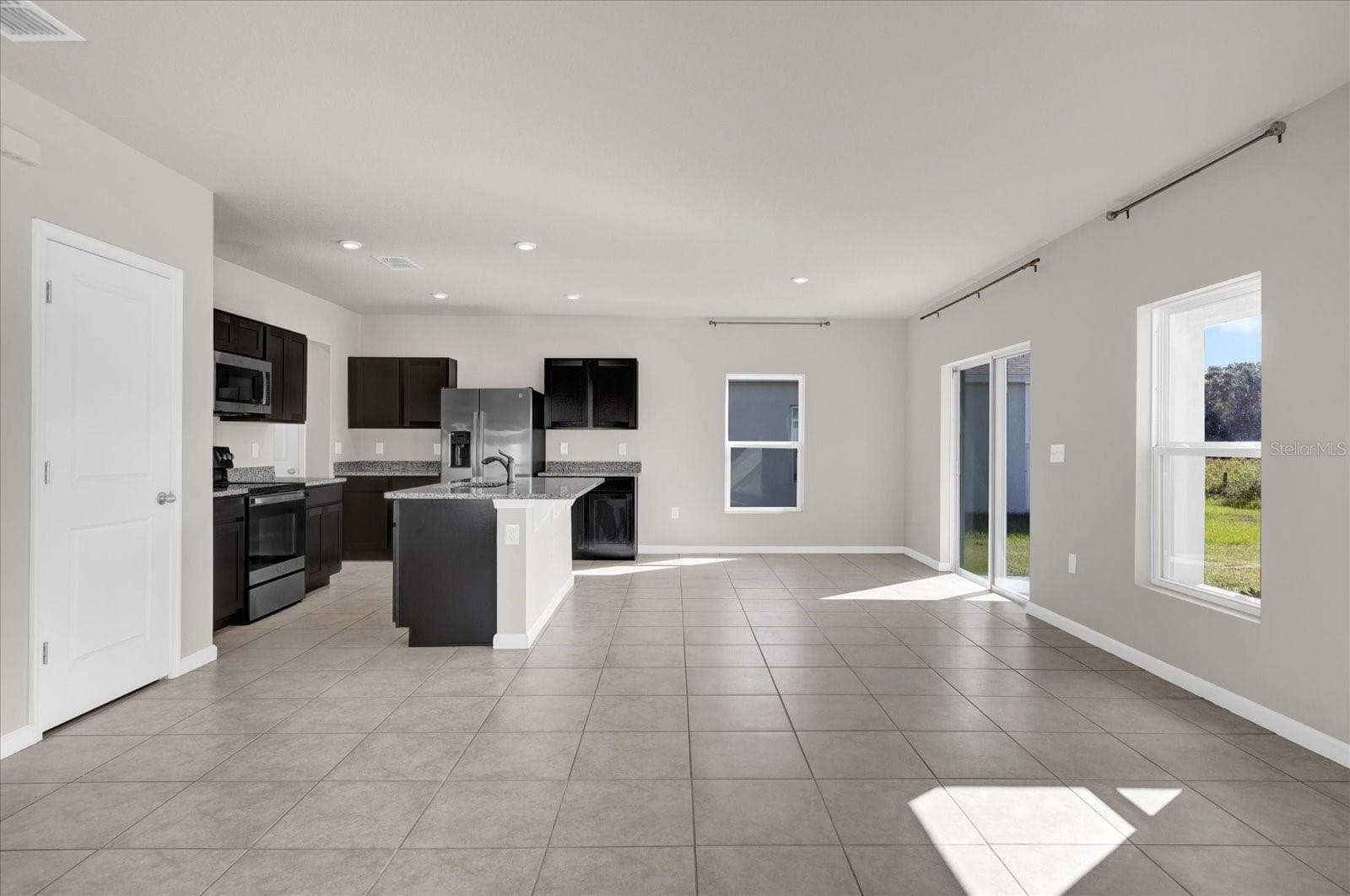 Single Family Residence at 718 EAGLE LANDING BLVD, WINTER HAVEN, photo 6 of 33