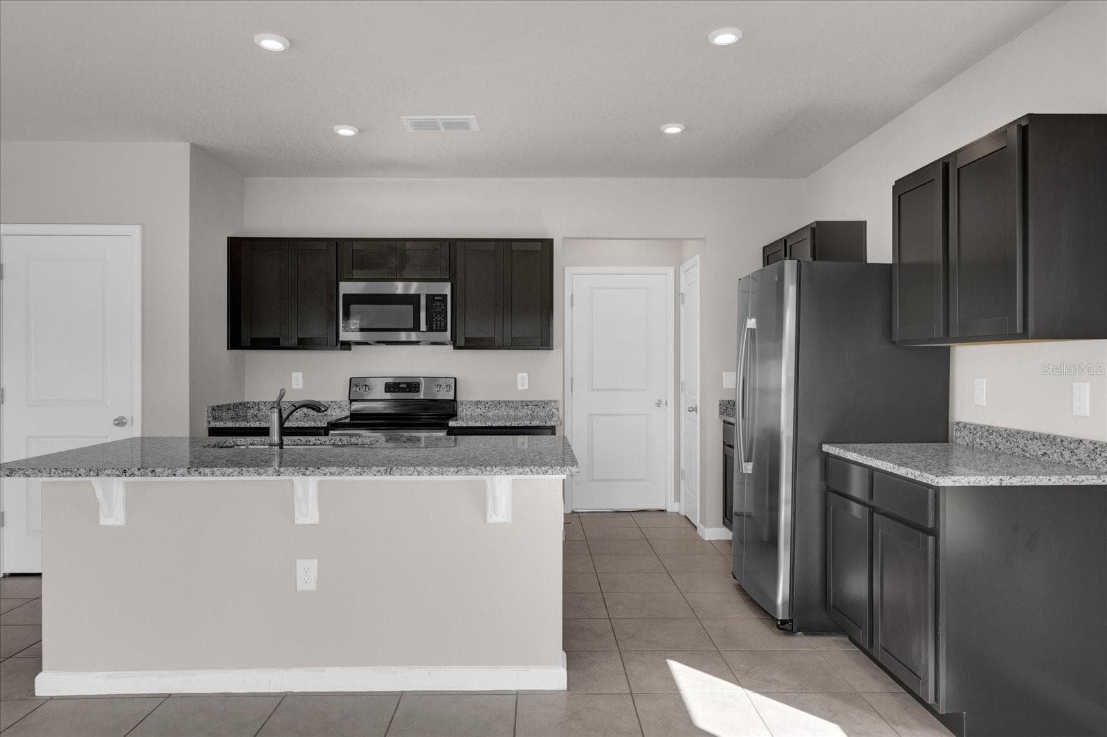 Single Family Residence at 718 EAGLE LANDING BLVD, WINTER HAVEN, photo 7 of 33