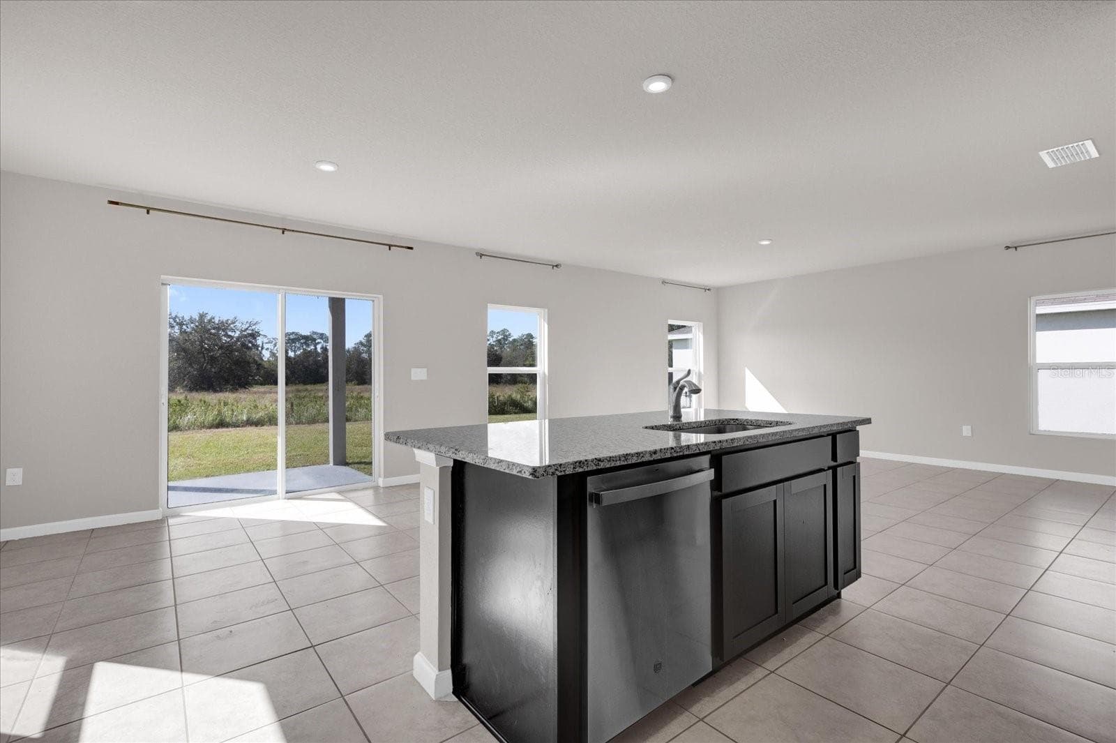 Single Family Residence at 718 EAGLE LANDING BLVD, WINTER HAVEN, photo 11 of 33