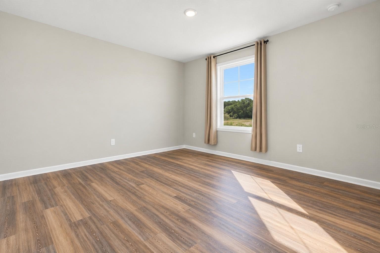 Single Family Residence at 718 EAGLE LANDING BLVD, WINTER HAVEN, photo 19 of 33