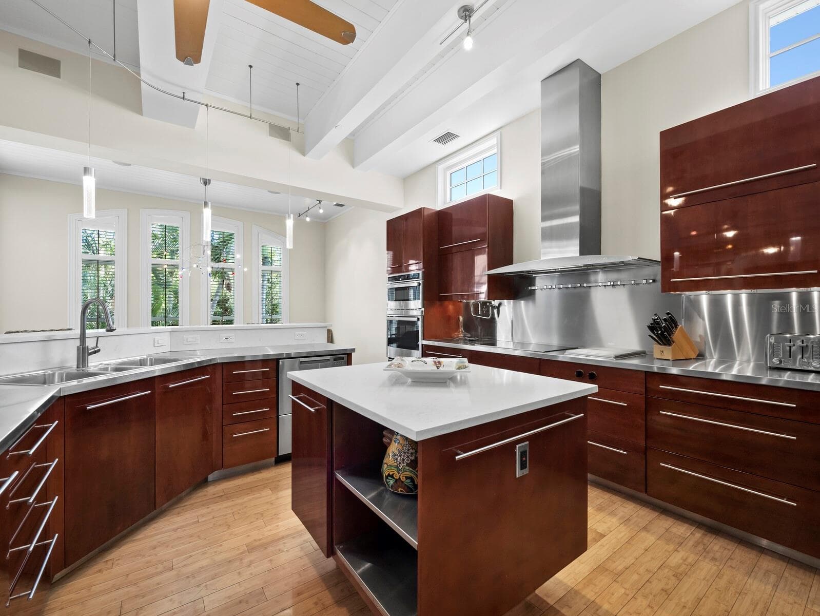 Single Family Residence at 550 NORTON ST, LONGBOAT KEY, photo 18 of 57