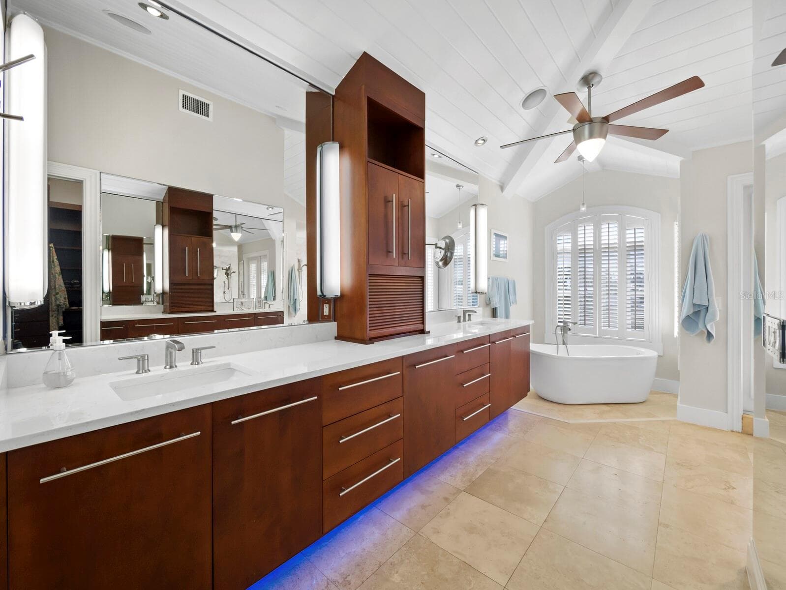Single Family Residence at 550 NORTON ST, LONGBOAT KEY, photo 25 of 57