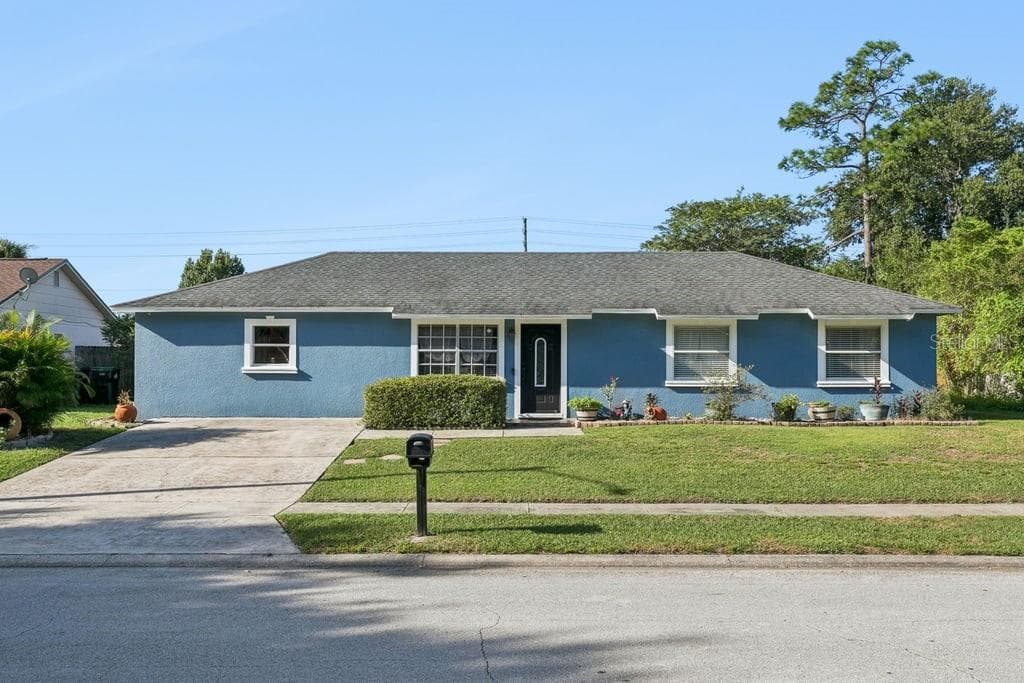 8509 LYONIA DR