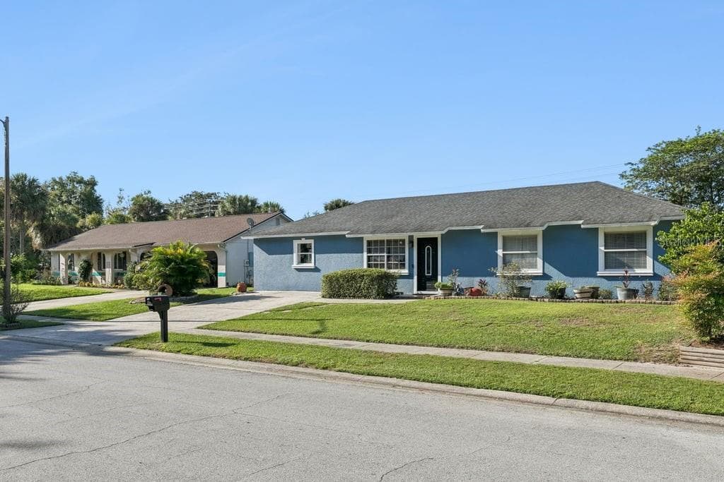 Large Front Yard - 8509 LYONIA DR, ORLANDO