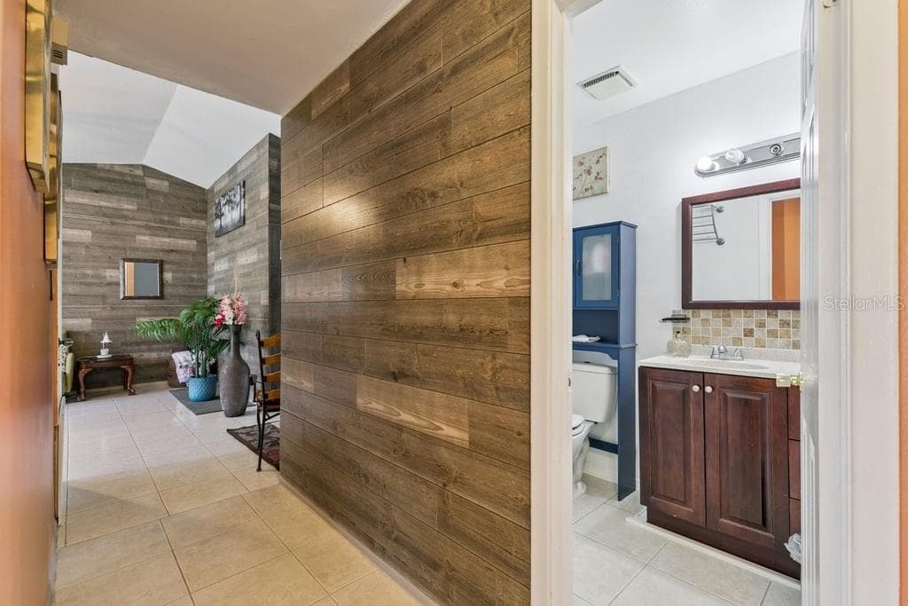 2nd Bath in Hallway - 8509 LYONIA DR, ORLANDO