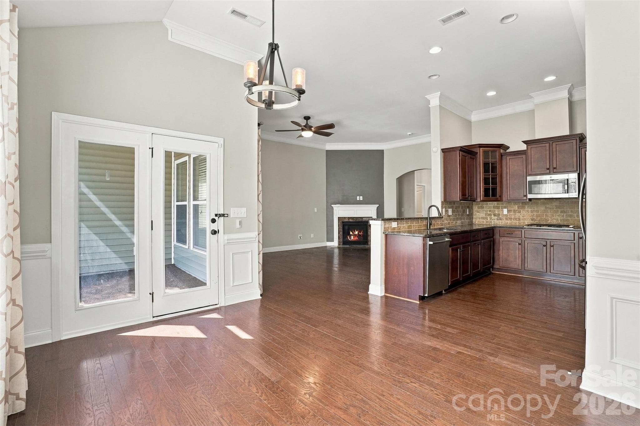 Single Family Residence at 2001 Blackberry Lane, Lancaster, photo 9 of 37