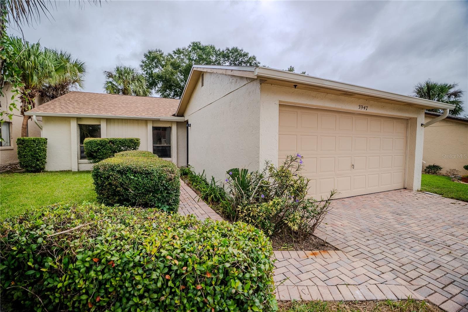 3947 CYPRESS LNDG W