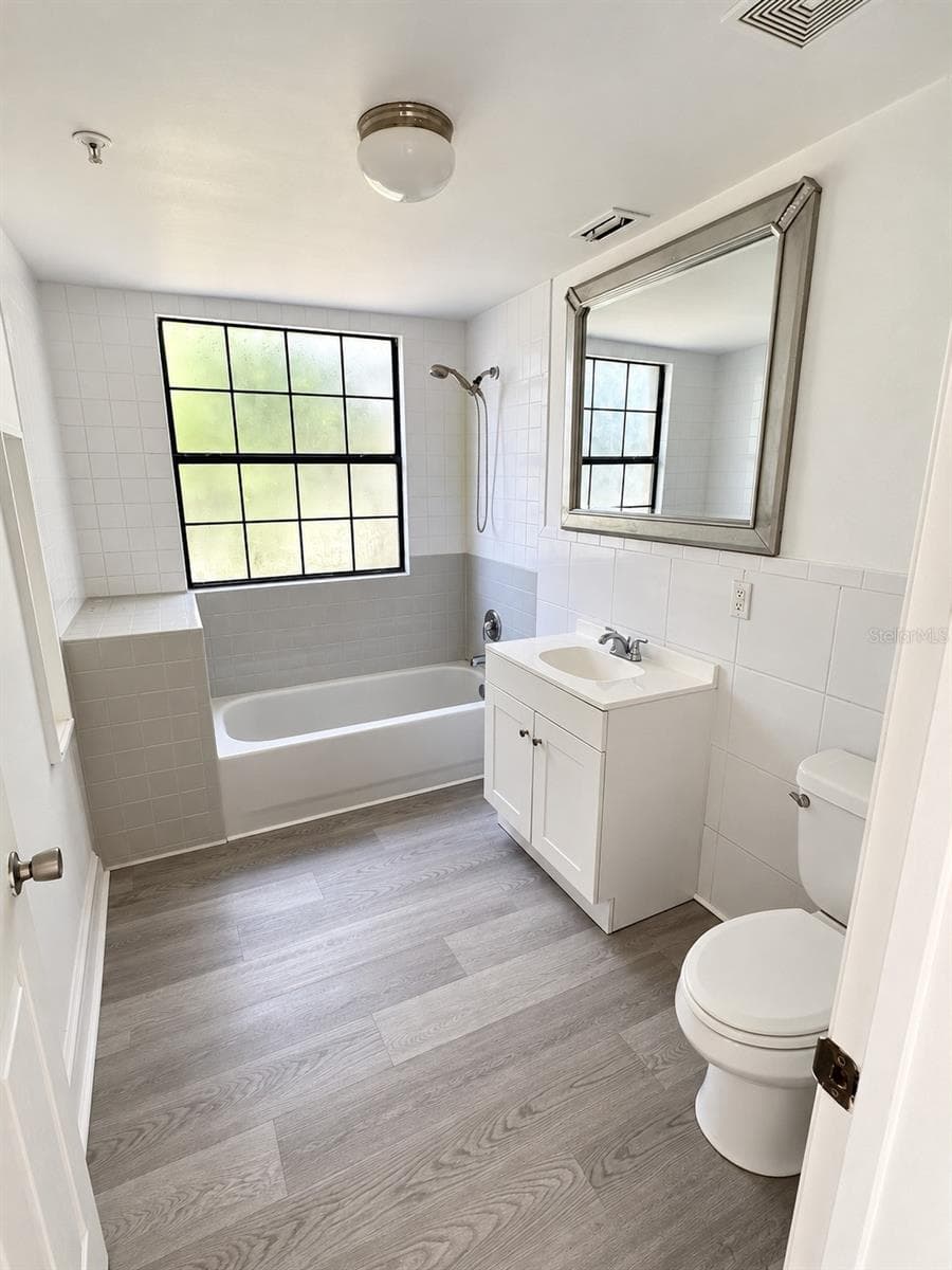 Quadruplex at 104 S GROVE ST, EUSTIS, photo 9 of 14