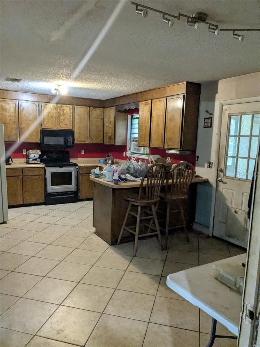 Single Family Residence at 9910 OAK HAVEN RD, PENSACOLA, photo 9 of 28