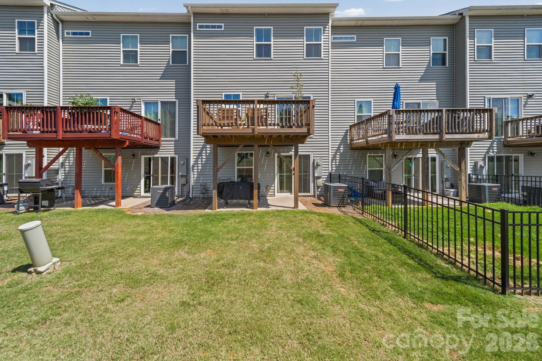 Townhouse at 2534 Grantham Place Drive, Fort Mill, photo 32 of 37