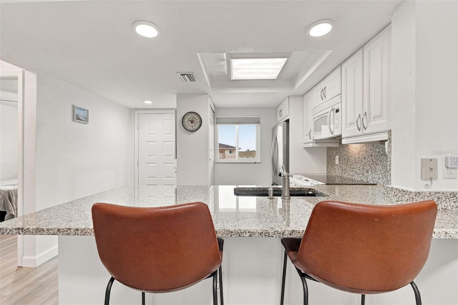 Breakfast Bar with Pass Through Opening to Kitchen - 12538 SW KINGSWAY CIR #1008, LAKE SUZY