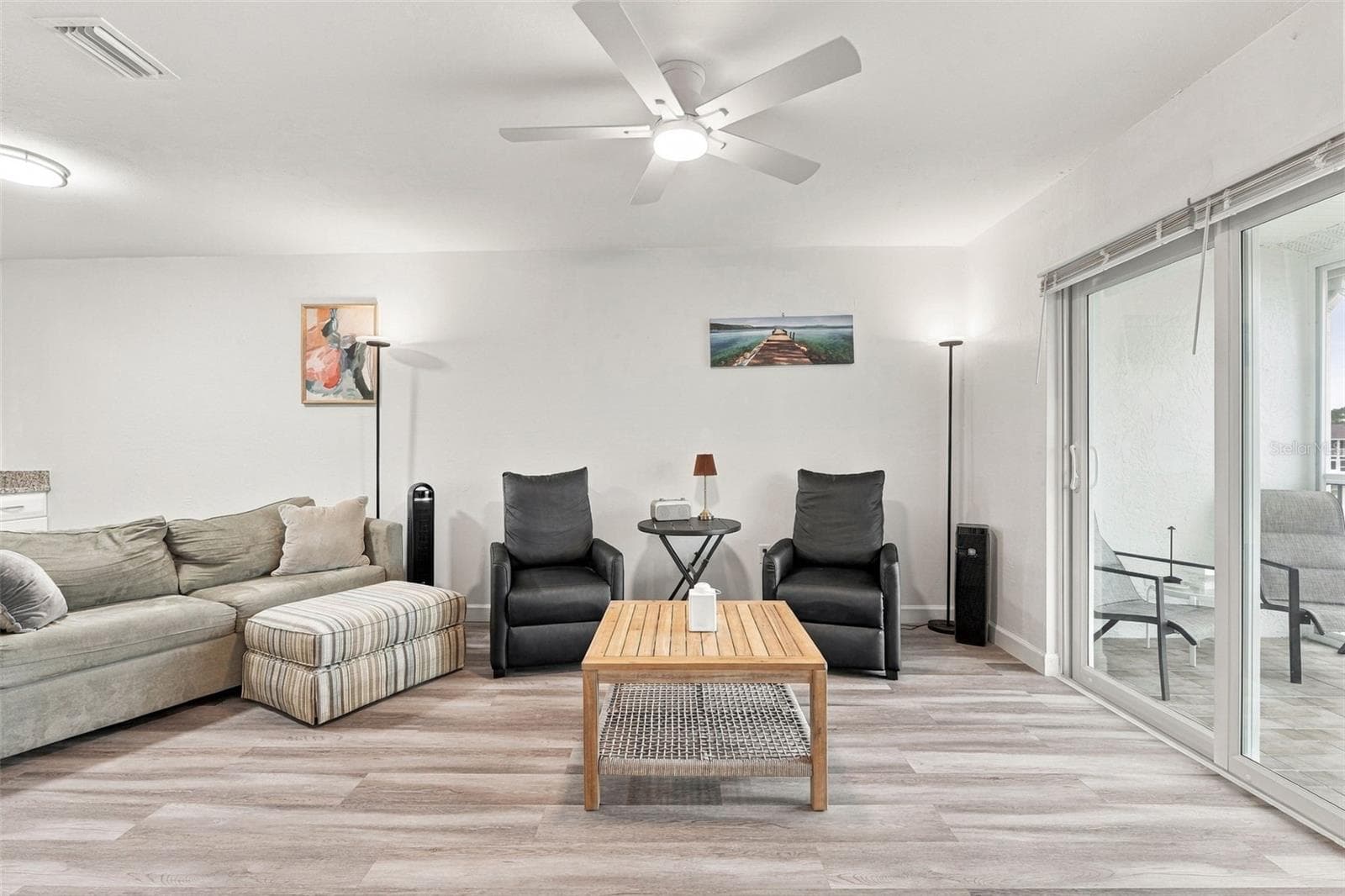 Spacious Living Room with Direct Access to the Lanai - 12538 SW KINGSWAY CIR #1008, LAKE SUZY