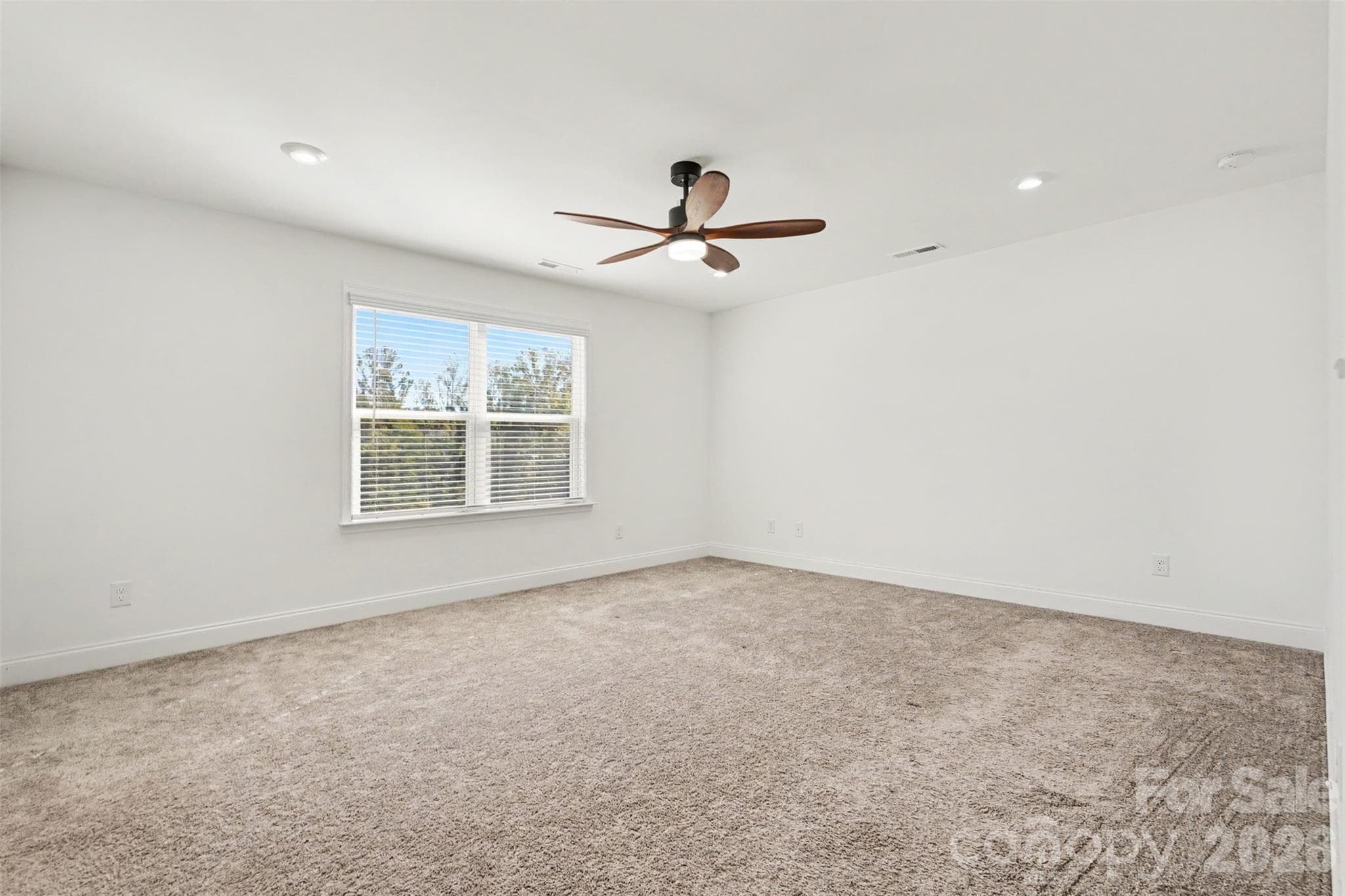 Single Family Residence at 19221 Yellow Birch Drive, Charlotte, photo 20 of 28