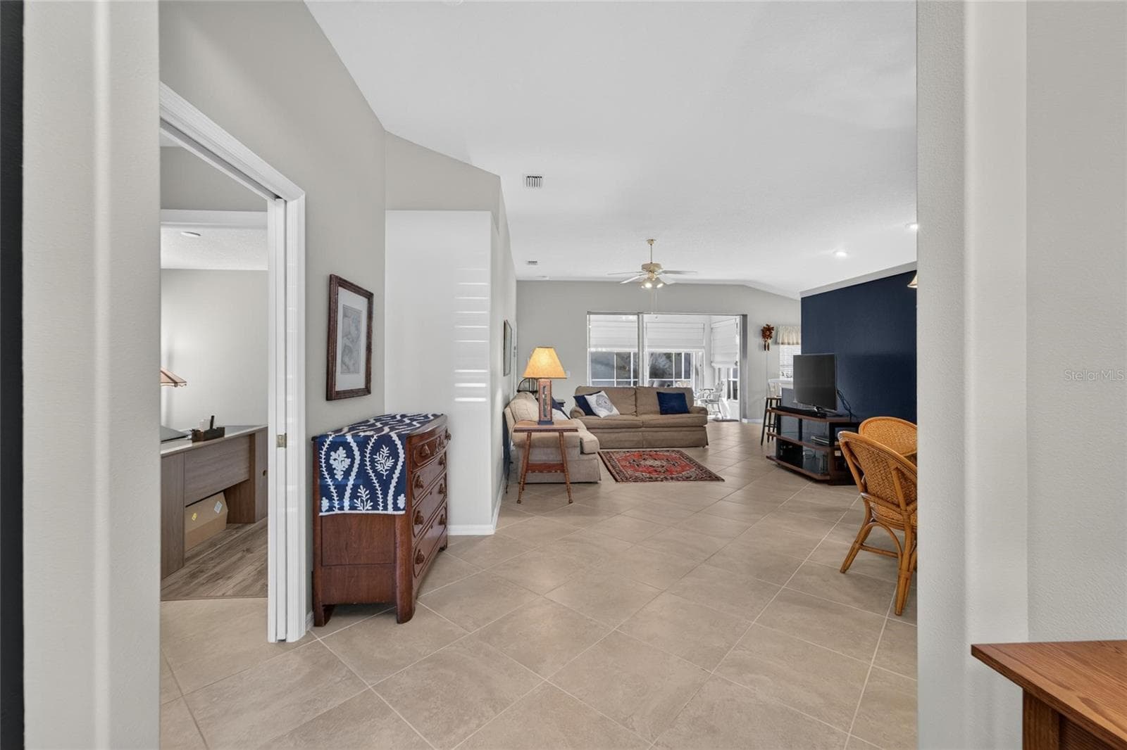 Single Family Residence at 174 BRAEMAR AVE, VENICE, photo 4 of 99