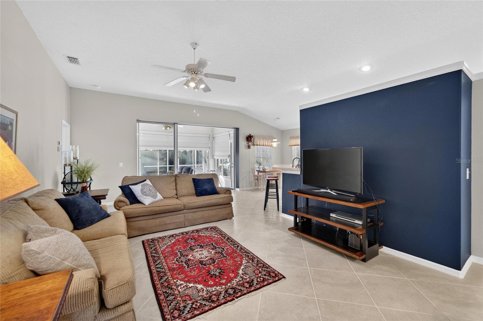 Single Family Residence at 174 BRAEMAR AVE, VENICE, photo 8 of 99