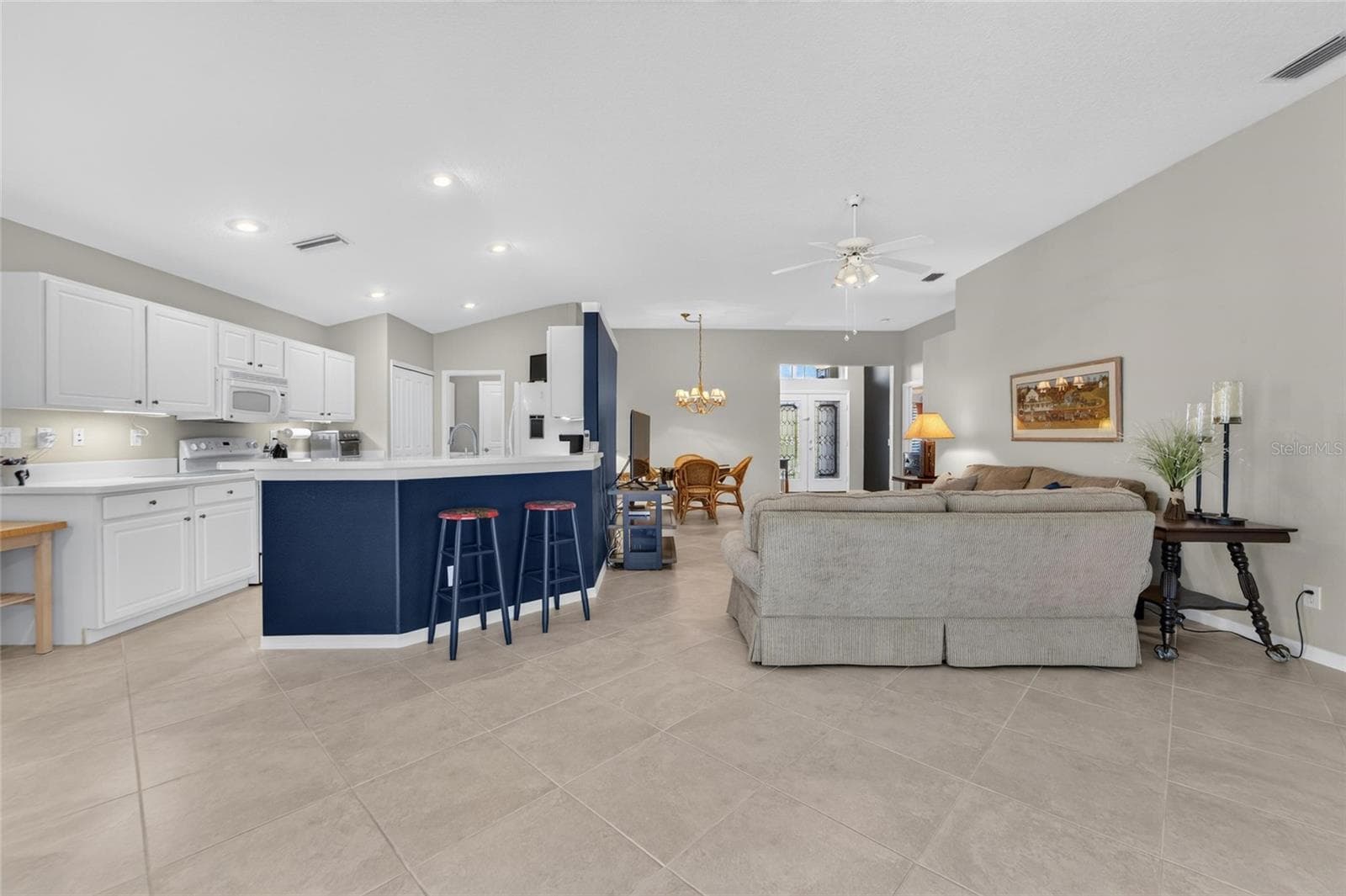 Single Family Residence at 174 BRAEMAR AVE, VENICE, photo 10 of 99