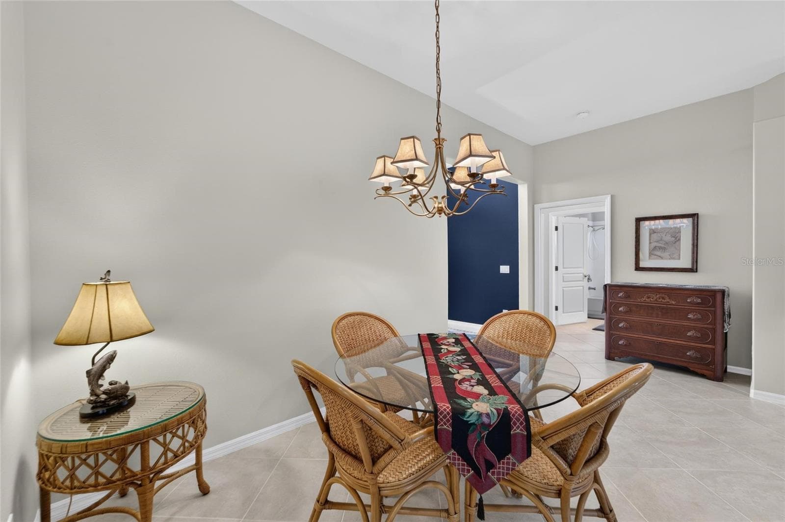 Single Family Residence at 174 BRAEMAR AVE, VENICE, photo 13 of 99