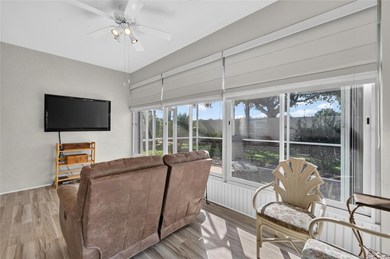 Single Family Residence at 174 BRAEMAR AVE, VENICE, photo 14 of 99